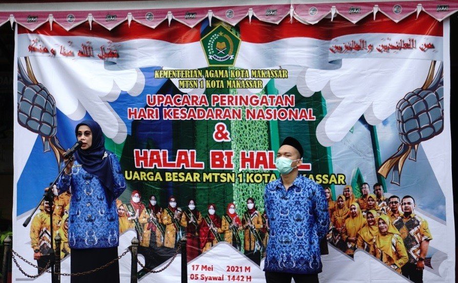 MTsN 1 Kota Makassar Melaksanakan Upacara Kesadaran Nasional dan Halal bi Halal Memperingati Hari Raya Idul Fitri 1442 H
