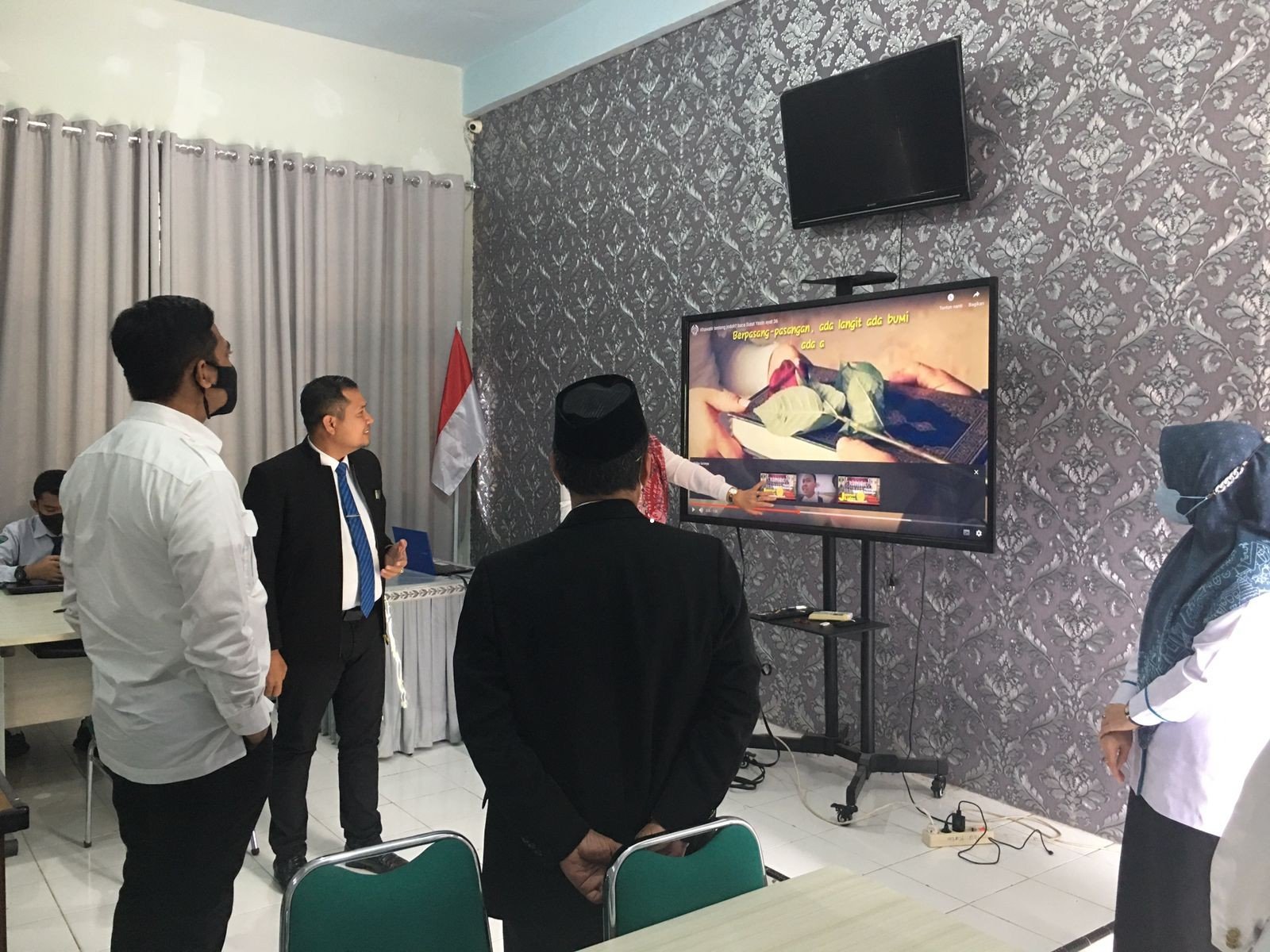 Staf Khusus Kementerian Agama RI Melakukan Kunjungan di MTsN 1 Kota Makassar