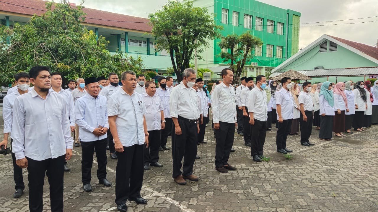 MTsN 1 Kota Makassar Hari Ini Melaksanakan Apel Hari Kedua Bersama Seluruh Guru dan Pegawai Dirangkaikan dengan Halal Bi Halal