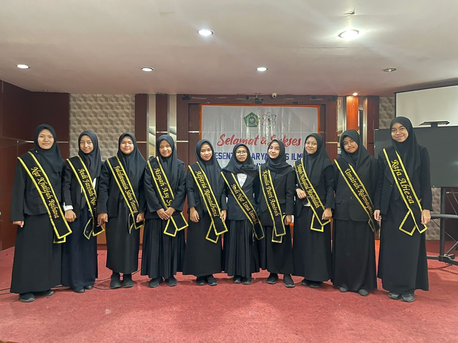 Lagi, Kelas IX Sains dan Riset MTsN 1 Kota Makassar Kembali Menyelenggarakan Ujian Seminar Karya Tulis Ilmiah