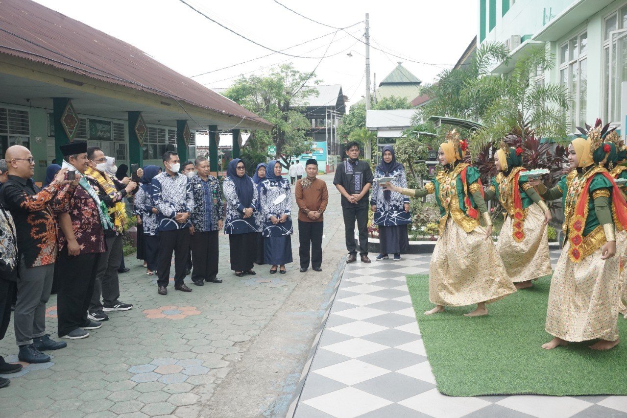 MAN 2 Kota Malang Melakukan Kunjungan Studi Tiru di MTsN 1 Kota Makassar