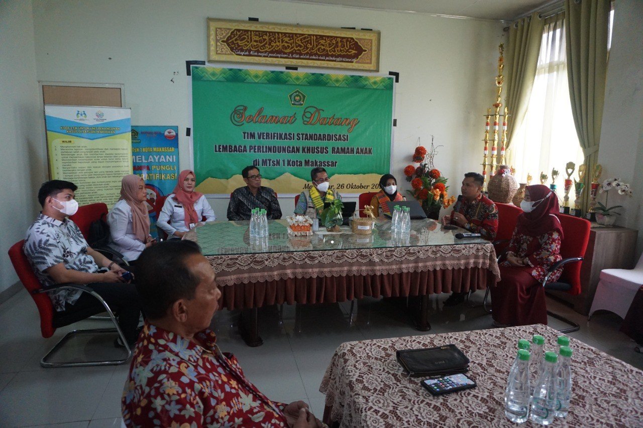 Tim Verifikasi Standarisasi Lembaga Perlindungan Khusus Ramah Anak dari Kemen PPPA Berkunjung ke MTsN 1 Kota Makassar
