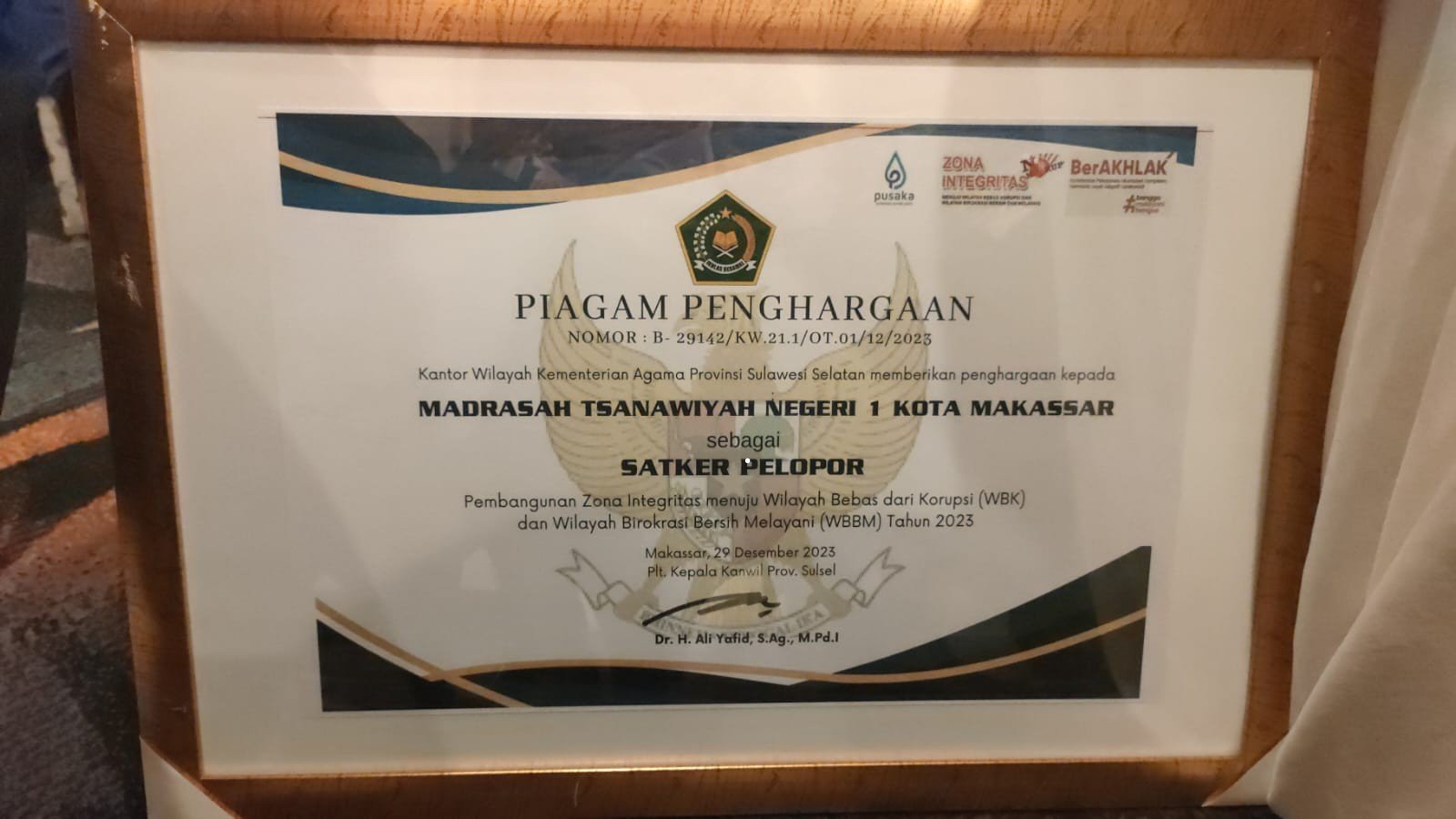 MTsN 1 Kota Makassar Meraih Penghargaan Sebagai Satker Pelopor Pembangunan Zona Integritas (ZI)