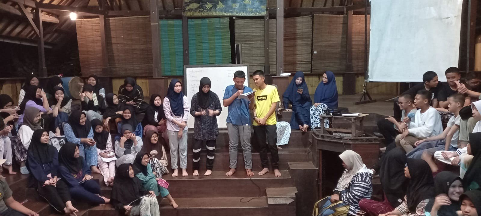 Kelas Karakter VII dan VIII Sains MTsN 1 Kota Makassar Melaksanakan Kunjungan Study Praktikum Biota Laut