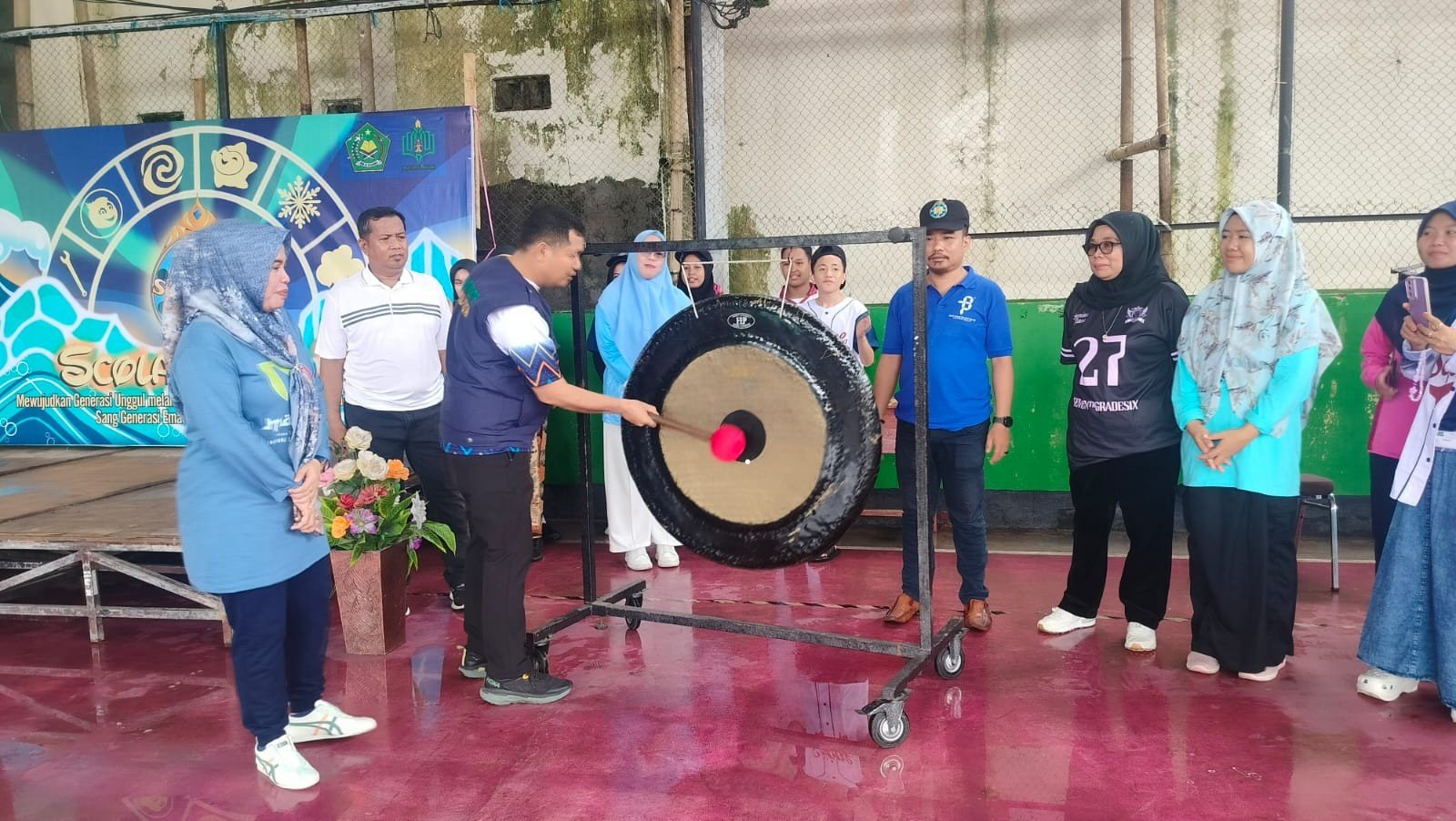 Hujan tak menjadi penghalang, MTsN 1 Kota Makassar tetap Gelar Pembukaan Porseni 2024