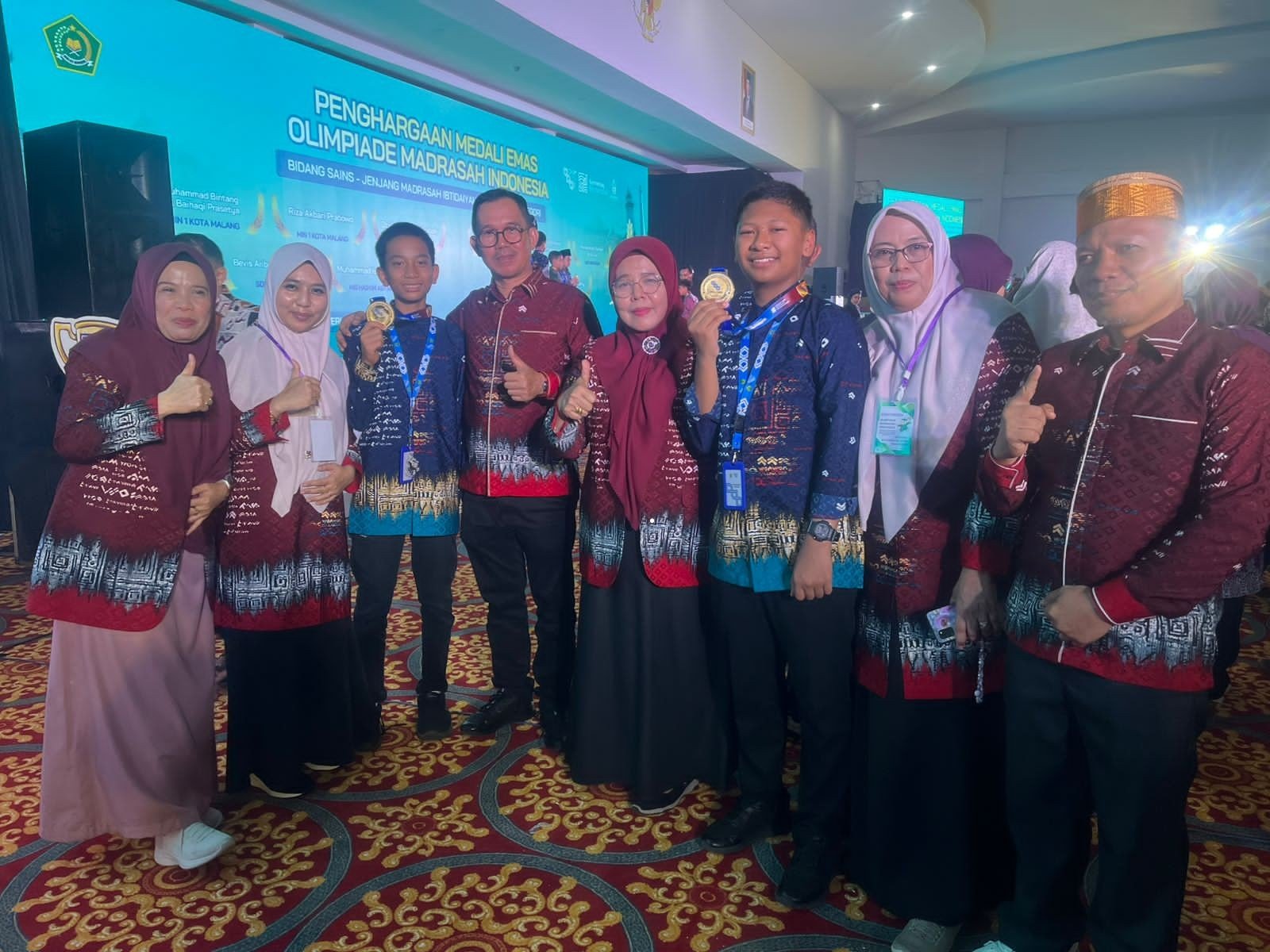 MTsN 1 Kota Makassar Sabet Dua Medali Emas dalam Olimpiade Madrasah Indonesia di Banten