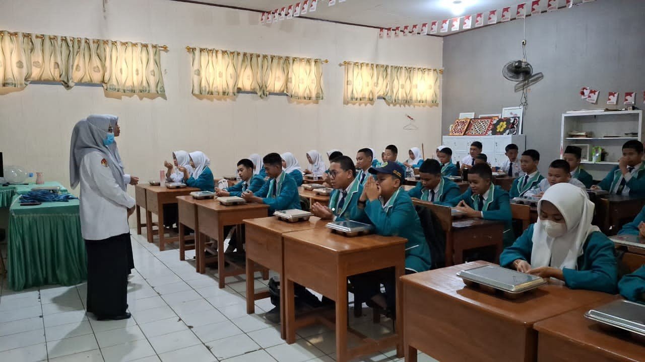 Awali Tahun 2026, MTsN 1 Kota Makassar Mulai Program MBG