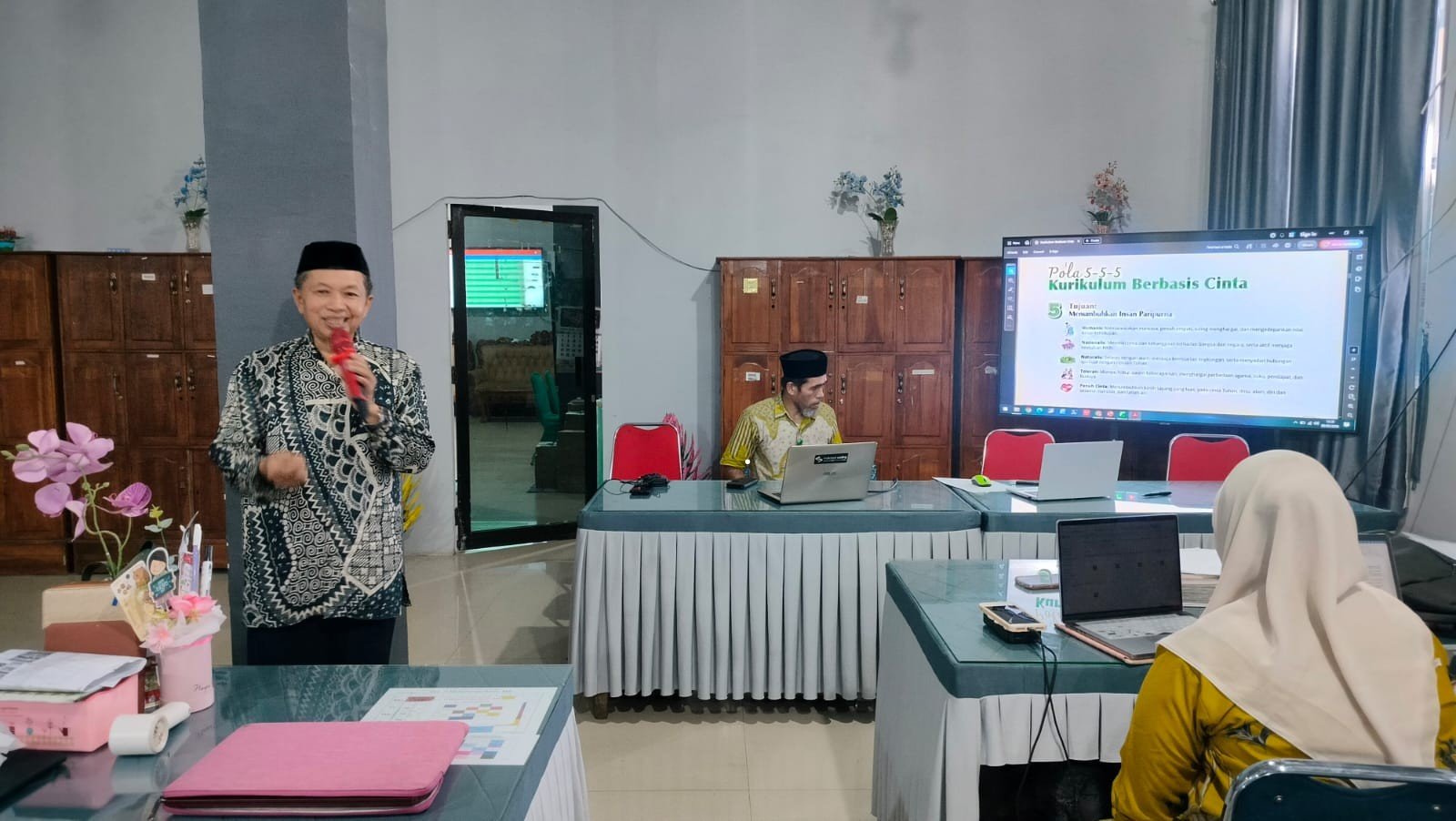 Monitoring Pelaksanaan Kurikulum Berbasis Cinta dan Pembinaan Guru MTsN 1 Kota Makassar