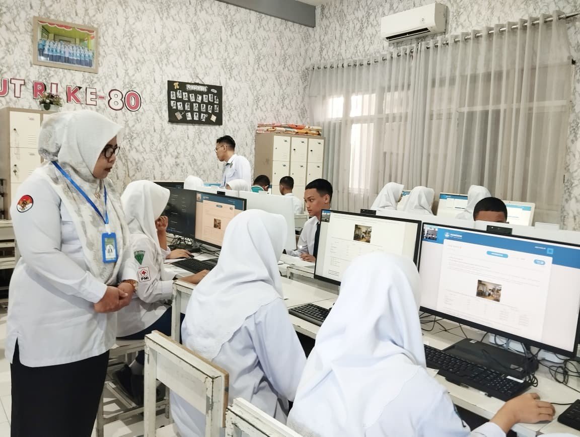 Hari Pertama Pelaksanaan Tes Kemampuan Akademik (TKA) di MTsN 1 Kota Makassar Berjalan Penuh Semangat