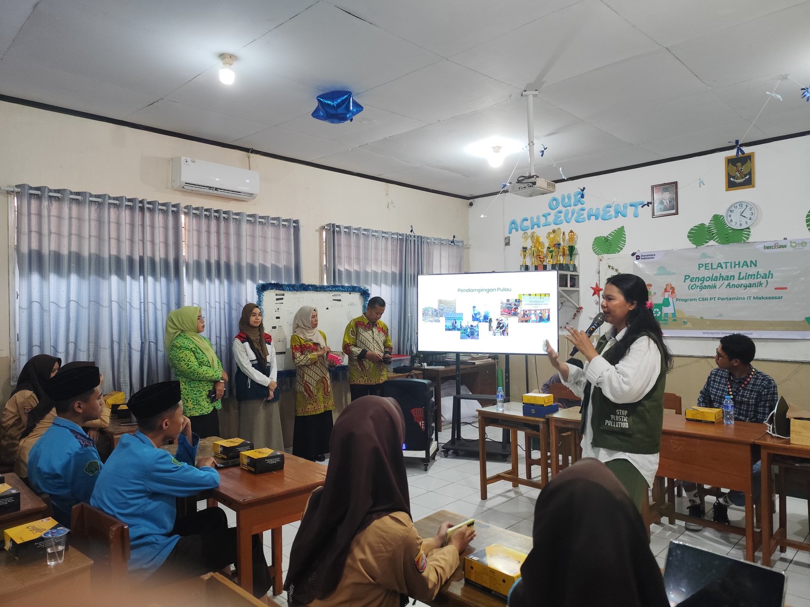 Bio Urban Sosisalisasikan Pengelolaan Sampah di MTsN 1 Kota Makassar
