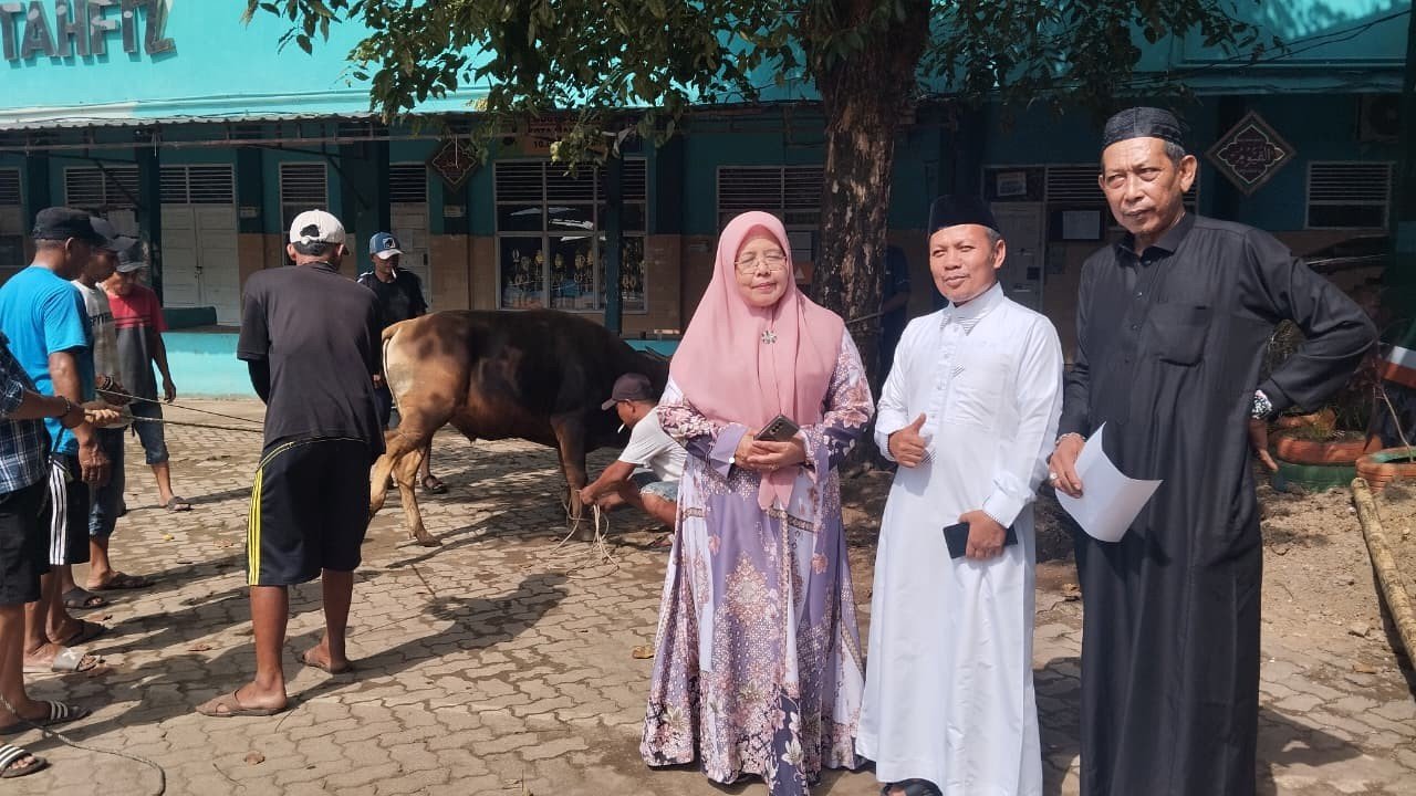 Harmoni Idul Adha, Kolaborasi Guru, Pegawai dan Siswa MTsN 1 Kota Makassar Wujudkan 10 Sapi Qurban