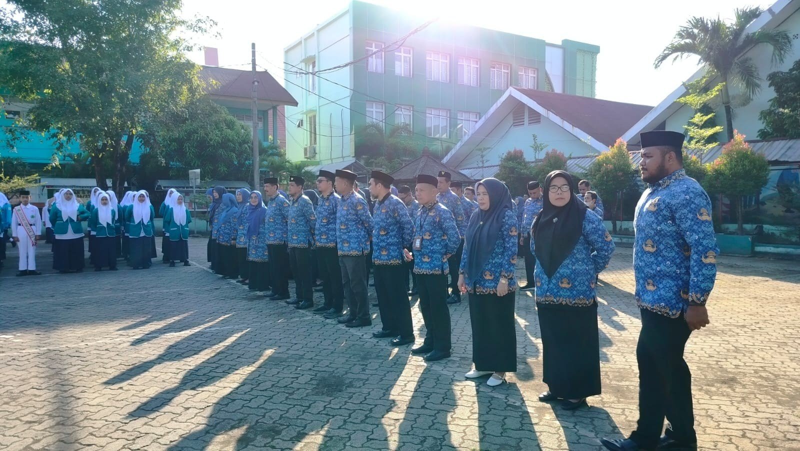 Semangat Hari Pancasila, MTsN 1 Kota Makassar Laksanakan Upacara Peringatan Hari Lahir Pancasila
