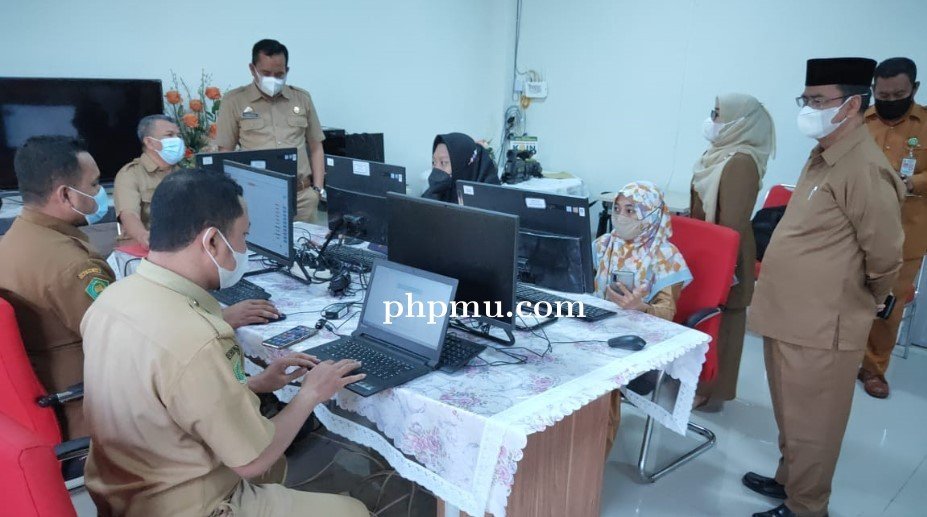 KaKanwil Kemenag Sulsel Pantau Ujian Madrasah Berbasis Komputer (UMBK) Online MTsN 1 Kota Makassar
